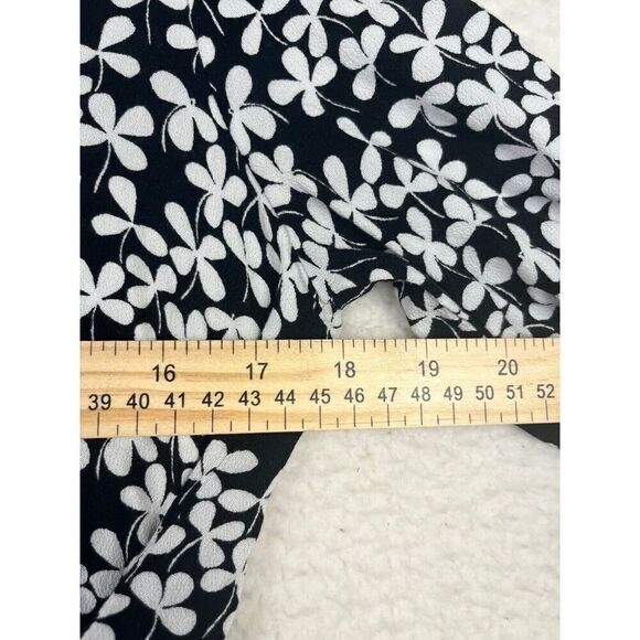 Who What Wear Romper Shorts Ruffle Black White Clover Floral Size Medium - Picture 6 of 8